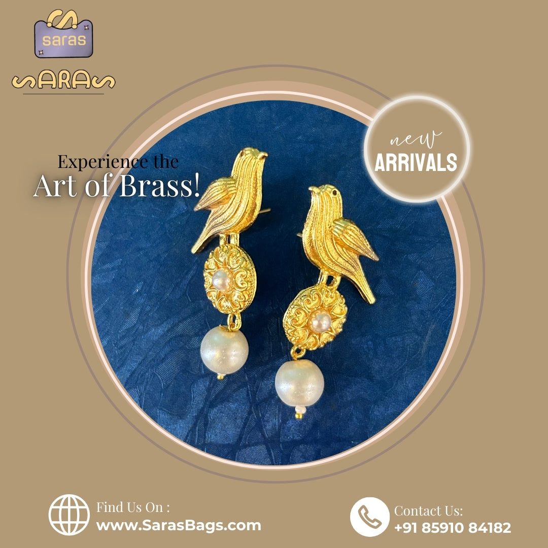 Earrings 	Parrot pearl